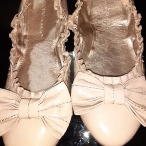 Great pair of blush colored comfortable flats.